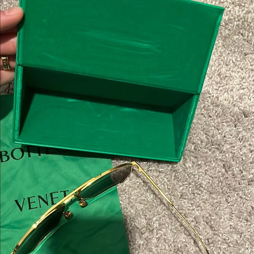 TRADE FOR DR GOLDIE!!! DO NOT PURCHASE! Bottega Veneta Gold Sunglasses - Picture 8 of 9